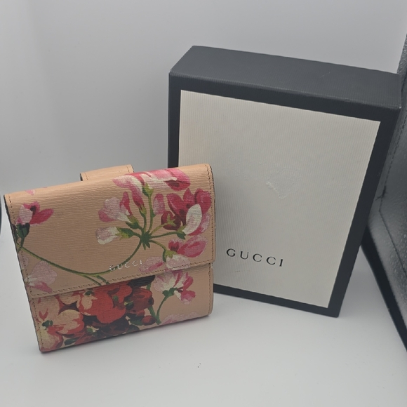Gucci Handbags - Gucci Elegant Bloom Pink Floral Women's Bi-fold Wallet (EUC)(BOX)(COA)✨️💖✨️